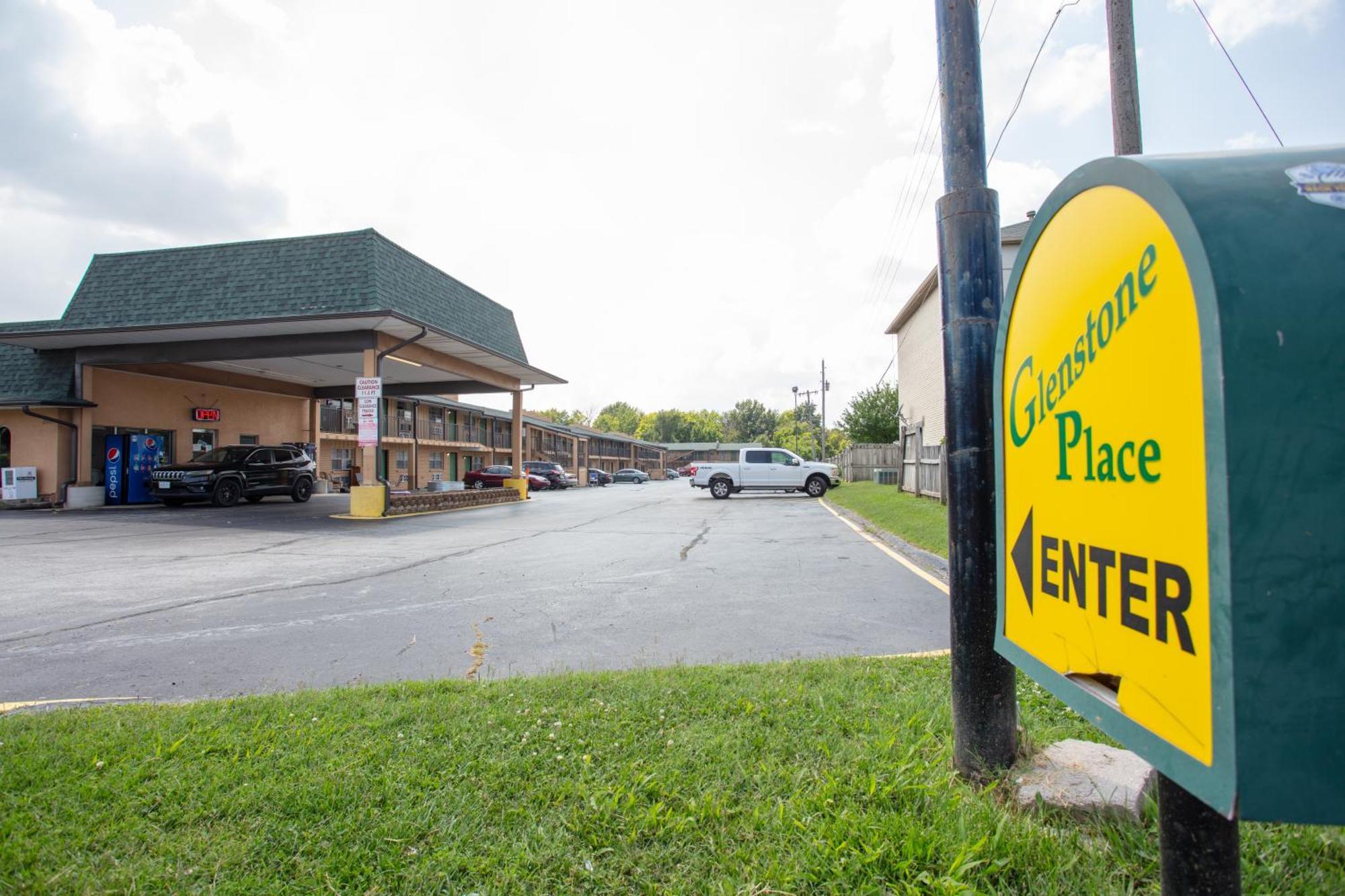 Glenstone Place Extended Stay Motel Springfield Exterior photo