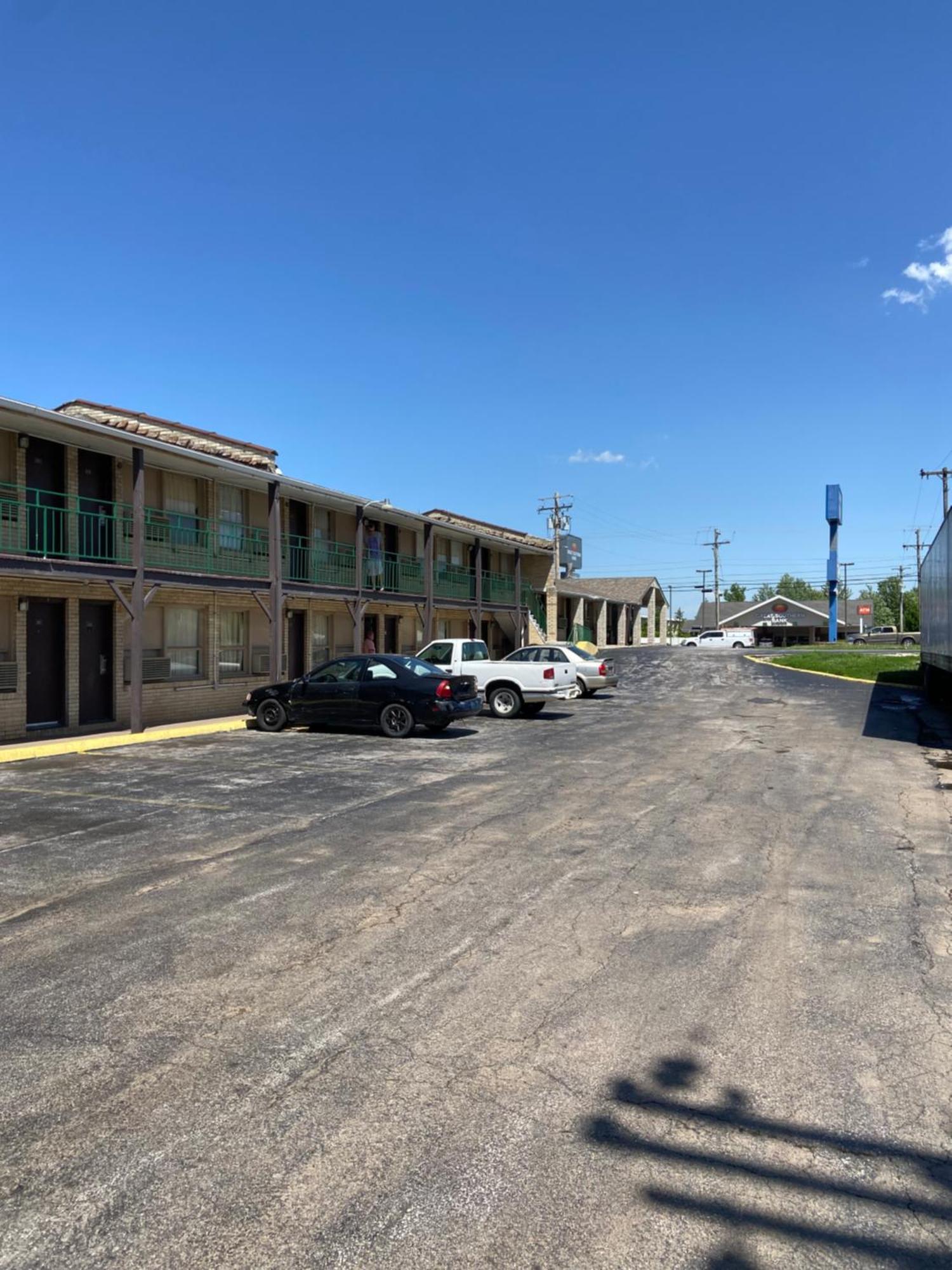 Glenstone Place Extended Stay Motel Springfield Exterior photo